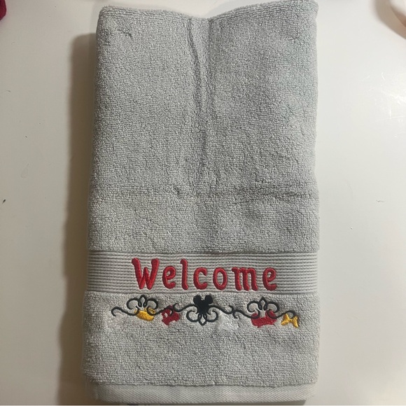 Gray Welcome Embroidered Bath Towel - Picture 2 of 4